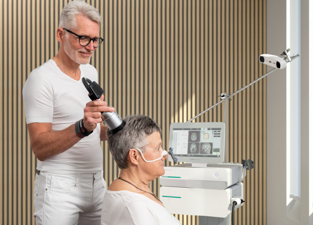 Transkranialna pulzna stimulacija – inovativna rešitev za nevrološke bolezni